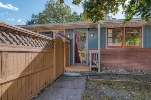 1322 Cleveland Ave, Saint Paul MN 55116-2653 exterior