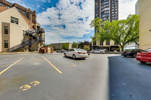 6300 Sheridan Rd, Chicago IL  60660-1750 exterior