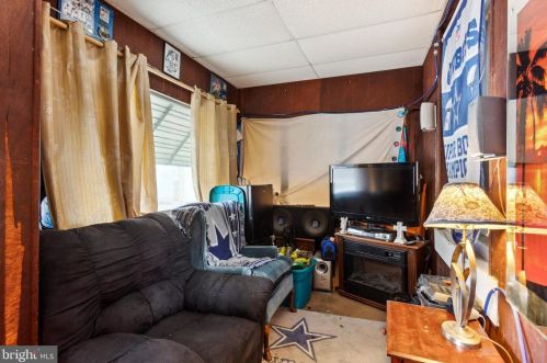 24 11th St, Darby, PA 19023-1202