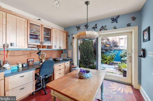 1129 Christian St, Philadelphia PA 19147-3710 exterior