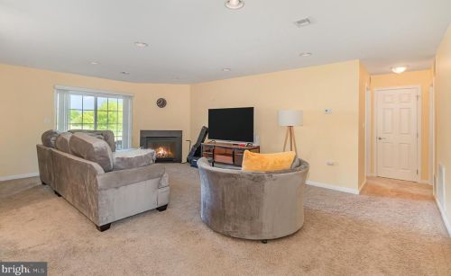 258 Thrush Dr, Hummelstown PA  17036-8835 exterior