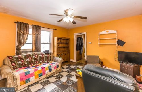 1238 Maple St, Pottstown PA 19464-5822 exterior