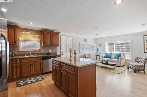 1870 Elinora Dr, Concord CA 94523-2815 exterior