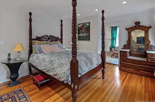 11 Dover Rd, Westport CT 06880-2627 exterior