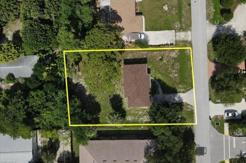 870 109 Ave, Naples FL 34108-1808 exterior