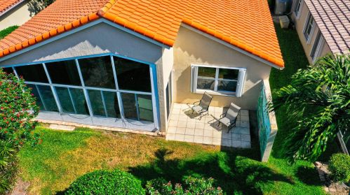 6590 Maybrook Rd, Boynton Beach FL 33437-6411 exterior