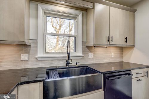 3075 Essex Pl, Lancaster PA  17601-1612 exterior