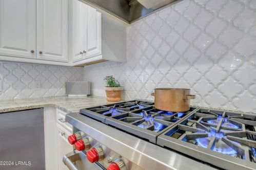 8 Berkeley Ct, Bluffton SC 29910-4839 exterior