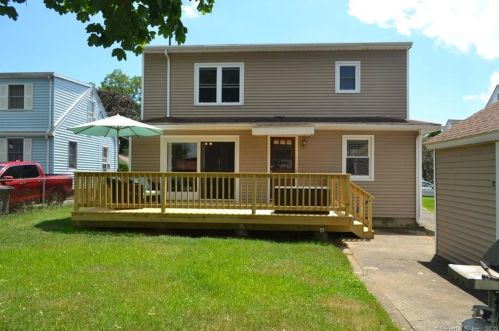13 Holbrook St, Milford CT 06460-5133 exterior