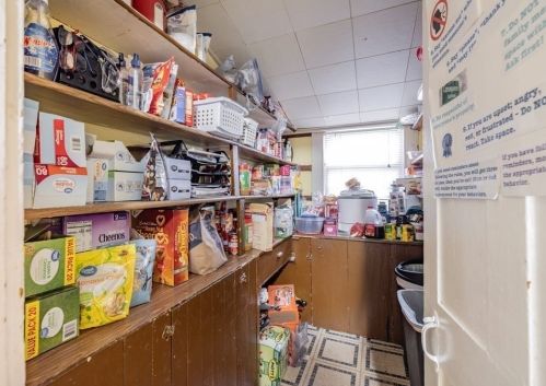 8 Maple St, Chicopee MA 01020-2626 exterior