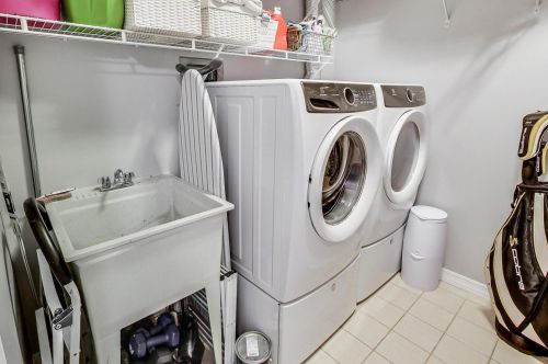 2302 Belmont Ave, Chicago IL  60618-7290 exterior