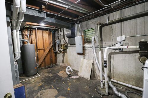 6500 Eberhart Ave, Chicago IL 60637-3206 exterior