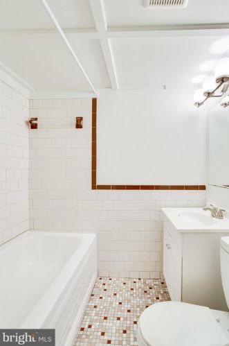 1839 A St, Washington DC 20003-1521 exterior