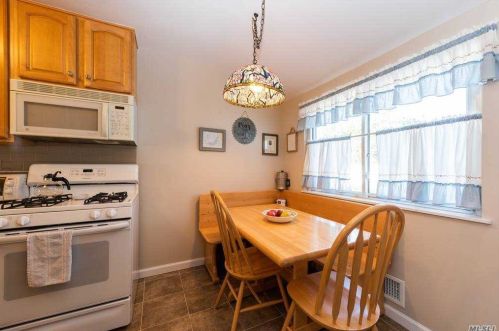 17 Algonquin Ln, Commack NY 11725-4601 exterior