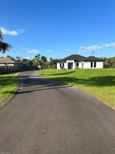 2885 16th Ave, Naples, FL 34120-5602