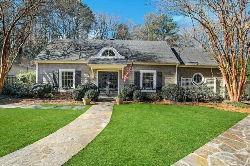 1386 Hanover West Dr, Atlanta GA 30327-1139 exterior