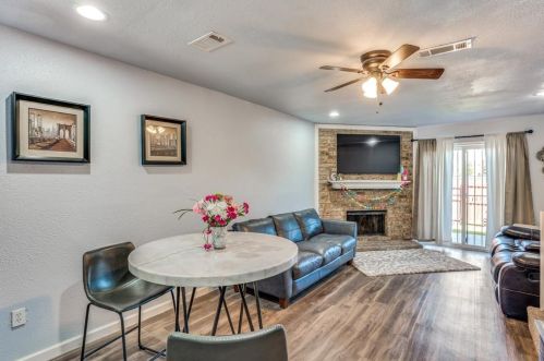 2150 Aspen Dr, Dallas TX  75227-8167 exterior