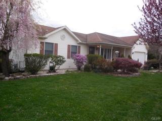 4000 Tamarind Dr, Bethlehem, PA 18020-7652