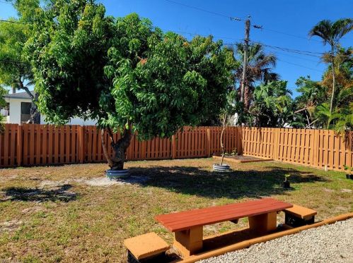 778 109 Ave, Naples FL 34108-1882 exterior