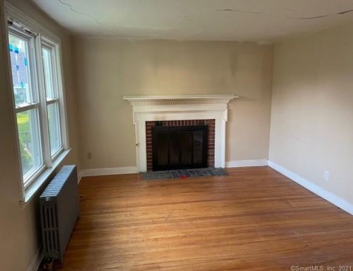 9 Lincoln St, Manchester, CT 06040-3906