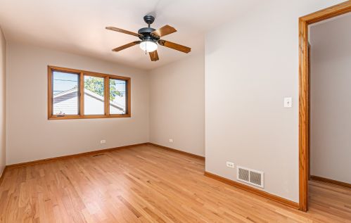 4806 Linder Ave, Chicago IL 60641-3250 exterior