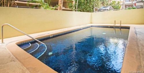 440 Lewers St, Honolulu HI  96815-2445 exterior