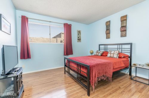 8216 32nd Ave, Phoenix AZ  85051-6022 exterior