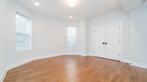 2317 Addison St, Chicago IL 60618-6042 exterior