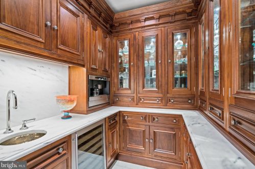 2446 Kalorama Rd, Washington DC 20008-1625 exterior