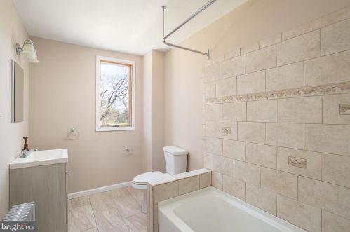 450 New York Ave, Columbus NJ 08022-2021 exterior