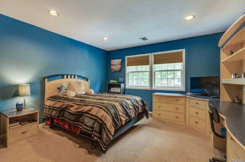 44 Hamlet Dr, Commack NY 11725-4438 exterior