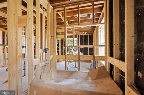 5121 Klingle St, Washington DC  20016-2654 exterior