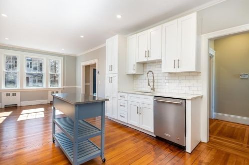 12 Goldsmith St, Providence RI 02906-4808 exterior