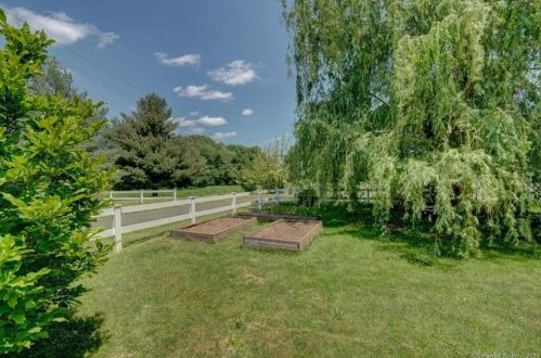 148 Main St, Hartford CT 06111-2434 exterior