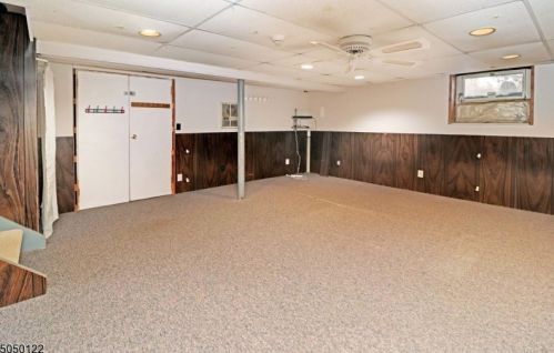 83 Edgewood Dr, Florham Park NJ 07932-2126 exterior