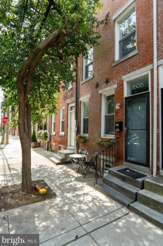 1606 Bainbridge St, Philadelphia PA  19146-2017 exterior