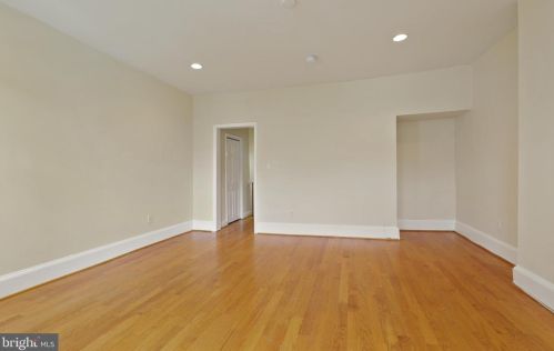 805 T St, Washington DC 20001-3127 exterior