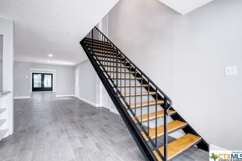 718 Grosvenor St, San Antonio TX 78221-1408 exterior