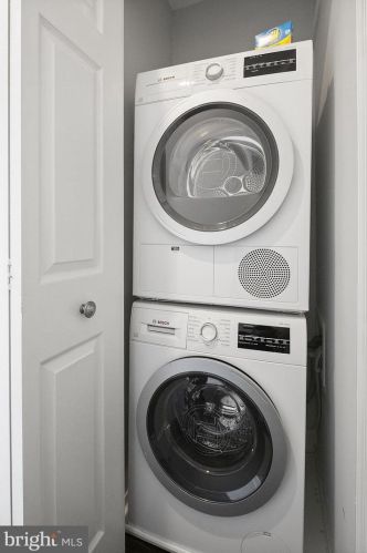 1409 Hopkins St, Washington DC 20036-5922 exterior