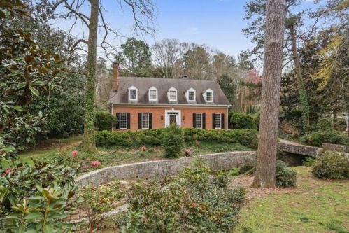 2853 Careygate, Atlanta GA  30305-2821 exterior