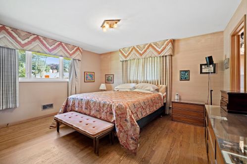 7021 Yates Rd, Milwaukee WI 53217-3824 exterior