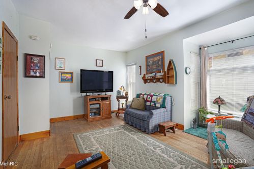 135 Travis St, Grand Rapids MI 49505-4638 exterior