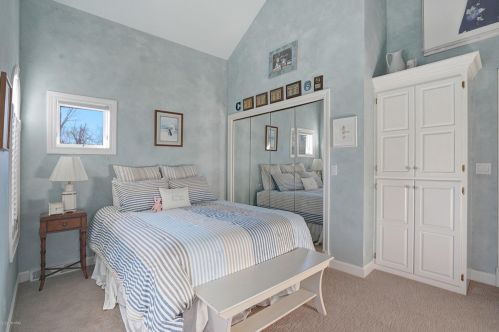 7383 Buccaneer Dr, Grand Rapids MI 49546-9104 exterior