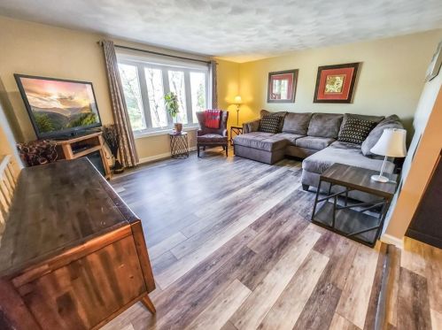 868 Greenville Ave, Providence RI  02919-1324 exterior