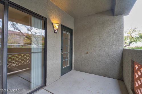 5751 Kolb Rd, Tucson AZ  39204-0871 exterior