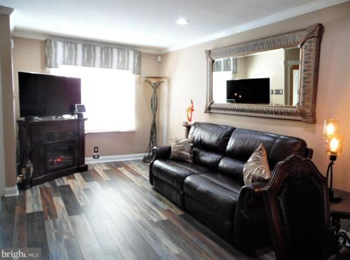 2449 Camac St, Philadelphia PA 19148-4311 exterior