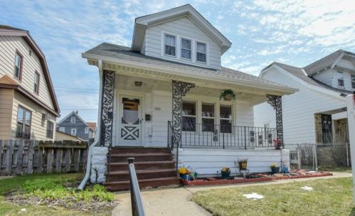 1224 73rd St, Milwaukee, WI 53214-3131