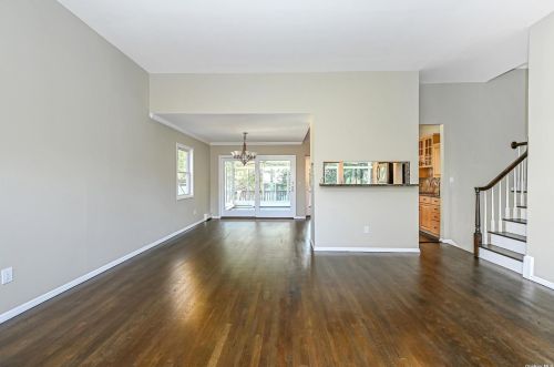 2 Gehrig St, Commack NY 11725-2006 exterior