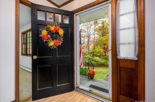 109 Holmes Rd, Ridgefield CT 06877-4304 exterior