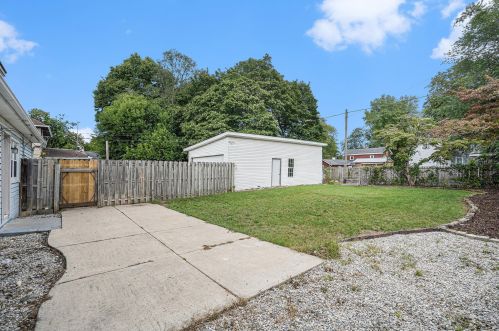 309 Maple St, Three Rivers MI 49093-2215 exterior